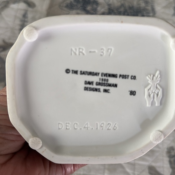 Norman Rockwell “Santa’s Good Boys” Figurine. - Picture 10 of 10